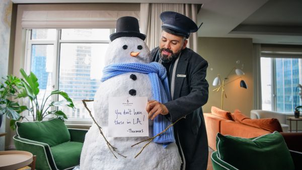 تتولى شركة Le Truc، التابعة لمجموعة Publicis Groupe، الأعمال الإبداعية لحملة "تجارب إقامة حقيقية"، التي تُجسّد العناية الأصيلة والشخصية لعلامة فورسيزونز بضيوفها. فورسيزونز تطلق علامتها التجارية الجديدة بمفهوم حيوي وجديد عن تجربة الفخامة