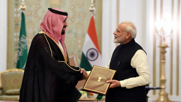 Saudi Crown Prince Mohammed bin Salman (L), Narendra Modi 