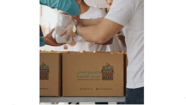 ديليفرو توزع الصناديق الغذائية على الأسر المتعففة والعمال ضمن حملة "حياة متكاملة" 