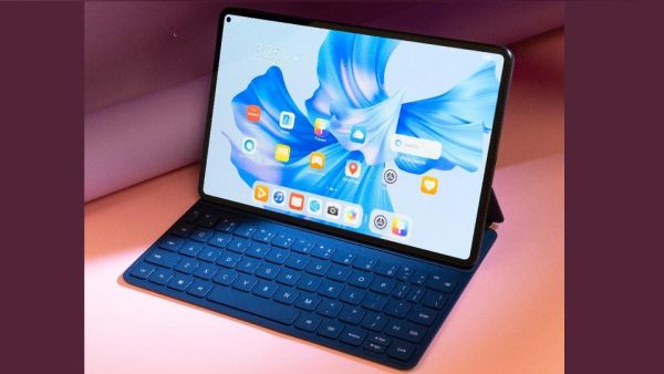 يعد جهاز HUAWEI MatePad Pro الجهاز اللوحي المثالي الاحترافي والأنيق متعدد الإمكانيات والمثالي لموسم العودة إلى المدرسة والترفيه وجميع أفراد الأسرة