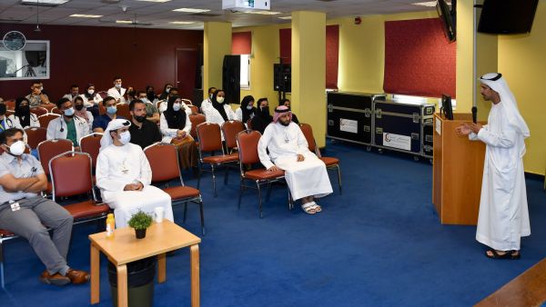المعهد الوطني للتخصّصات الصحية الملحق بجامعة الإمارات يقدم عرضاً تعريفياً عن خدمات الاعتماد لأعضاء هيئة التدريس في مستشفى توام 