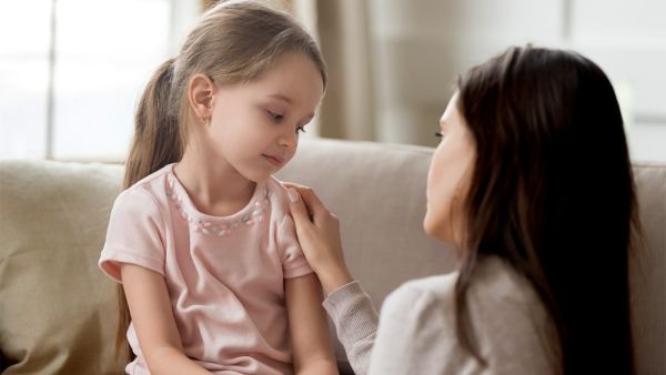 كيف نفسر وفاة أحد أفراد الأسرة للأطفال 