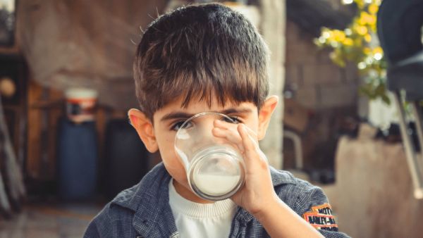 طبيب البوابة: حقائق وأكاذيب عن شرب الحليب