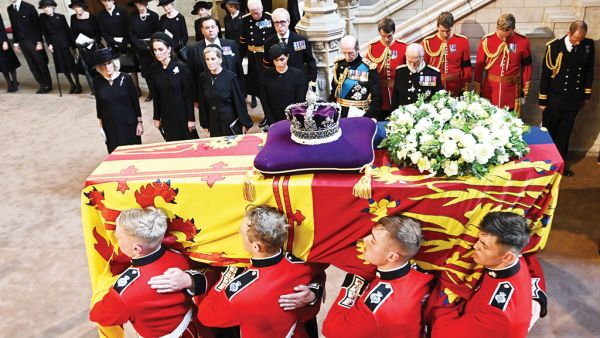 Video: Royal Guard Collapses Near Queen's Coffin
