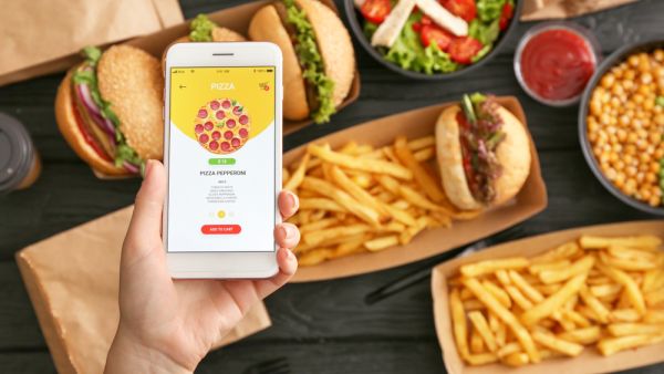 أفضل 7 تطبيقات لتوصيل الطعام في الشرق الأوسط