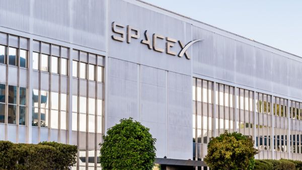 Saudi Arabia Buys 2 of SpaceX Astronaut Seats