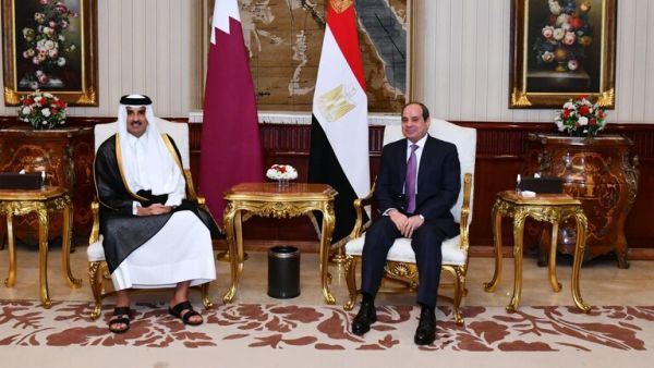 الرئيس المصري عبد الفتاح السيسي، وأمير قطر، تميم بن حمد آل ثاني
