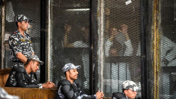محكمة: الاخوان جماعة ارهابية 