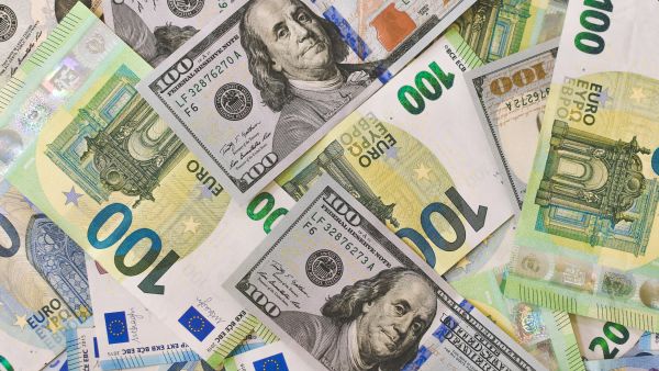 سعر اليورو مقابل الدولار