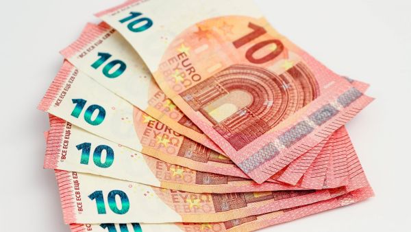 سعر اليورو مقابل الدولار