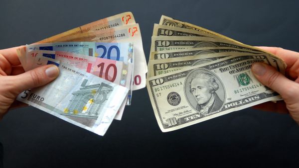 سعر اليورو مقابل الدولار