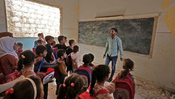 مدرسة سورية من دون مقاعد