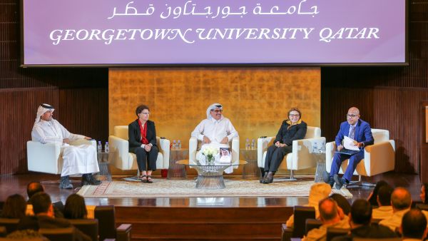 نادي الكتاب العربي بجامعة جورجتاون في قطر يستضيف سعادة حمد بن عبد العزيز الكواري لمناقشة كتابه عن الدبلوماسية والثقافة 