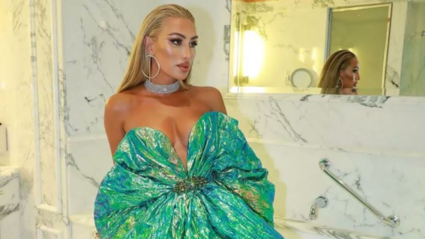 Video: A Girl Harasses Maya Diab on Stage!