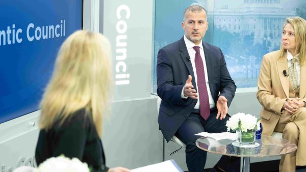دولة الإمارات وضعت في الاعتبار تطوير الشراكات واعتماد نموذج تمويل مستدام وبرنامج لتنمية رأس المال البشري محمد الحمادي يسلط الضوء على الأسس الكفيلة بتطوير برنامج جديد للطاقة النووية خلال مؤتمر المجلس الأطلسي في واشنطن