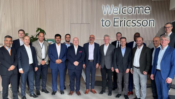 مجموعة e& تستكشف مستقبل التكنولوجيا في مقر إريكسون في السويد
