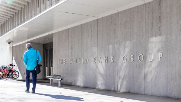 World Bank Offers $2 Billion to Pakistan