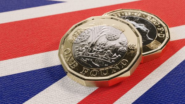 UK: Pound Rises as Traders Eye Fiscal Policy U-turn