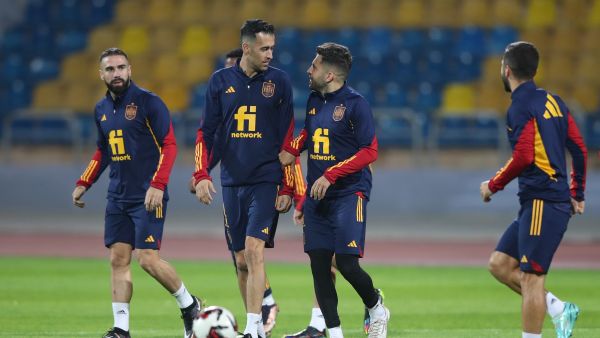 جانب من استعدادات منتخب إسبانيا لمواجهة مستضيفه الأردني (المصدر: أ ف ب)
