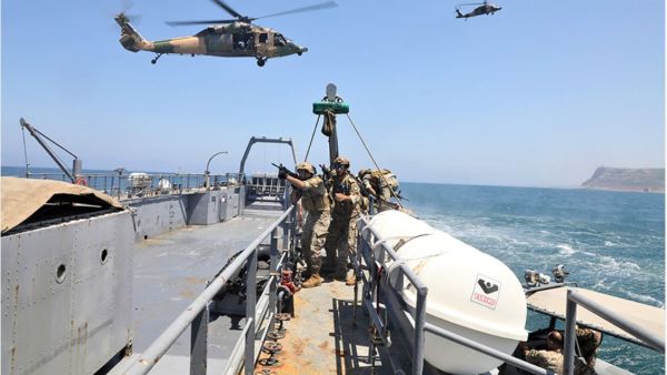 الجيش اللبناني يجري تدريبات بحرية - ارشيف