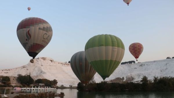 المناطيد سياحة صاعدة في تركيا