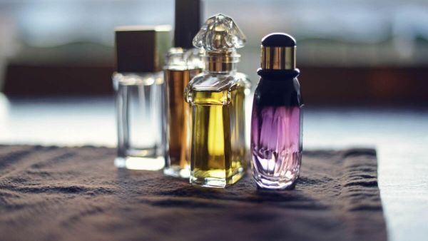 تفسير حلم العطر في المنام للعزباء
