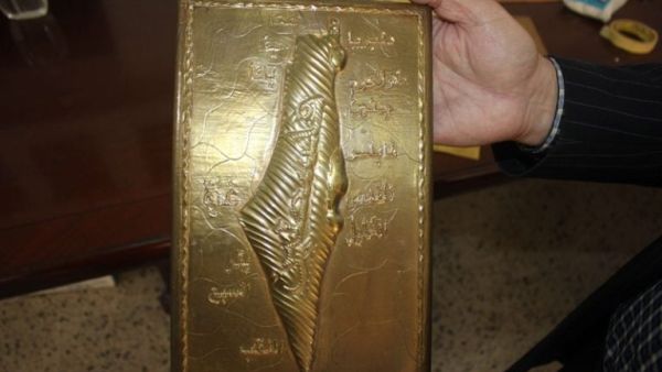 أردني يُبدع بتشكيل لوحات عبر ضغط النحاس