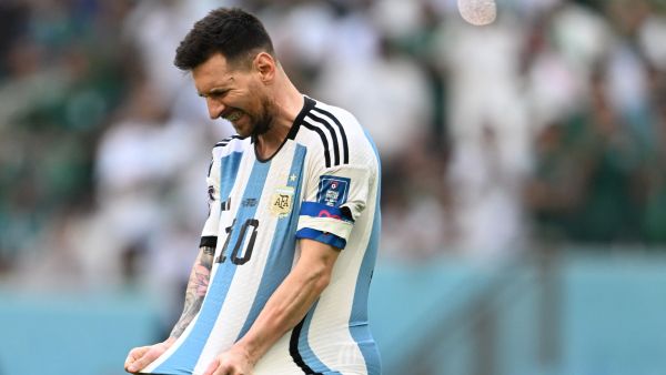 الأرجنتيني ليونيل ميسي مطالب بالتعويض (المصدر: أ ف ب)