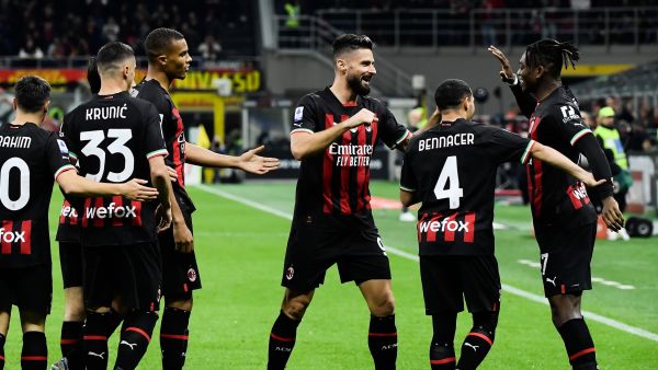 ميلان يتخطى عقبة فيورنتينا بصعوبة (المصدر: أ ف ب)