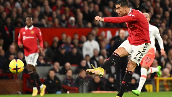 الموعد والقناة الناقلة لمباراة مان يونايتد وأستون فيلا في الدوري الإنجليزي