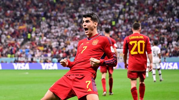 موراتا يحتفل بهدفه في شباك ألمانيا (المصدر: أ ف ب)