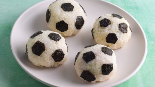 مقبلات كأس العالم كرات القدم المحشوة 