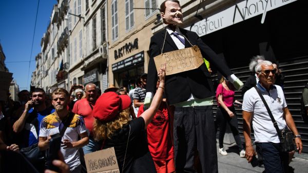 French protestors against Macron 