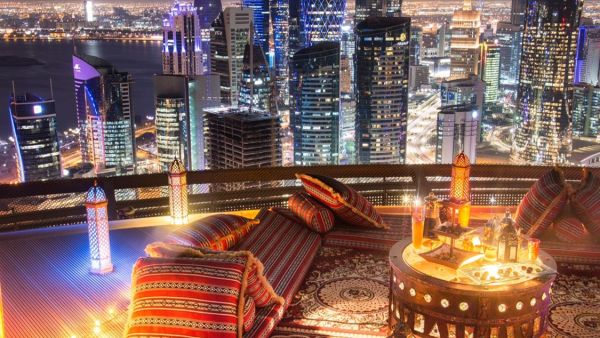 تجربة لا تقدر بثمن للاستمتاع بعشاء استثنائي على مهبط طائرات فندق جيه دبليو ماريوت ماركيز سيتي سنتر ومشاهدة الاطلالة الخلابة على أفق الدوحة الساحر ماستركارد تتيح فرصة قضاء أمسية عشاء فريدة على مهبط طائرات فندق جيه دبليو ماريوت ماركيز سيتي سنتر الدوحة