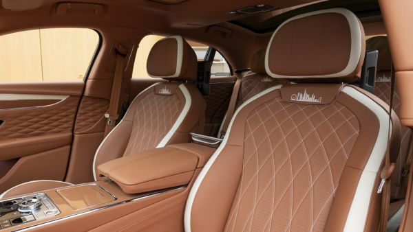 Bentley تبتكر طرازات محدودة الإصدار مستوحاة من الأفق المعماري المتميّز لكل من دبي وأبوظبي