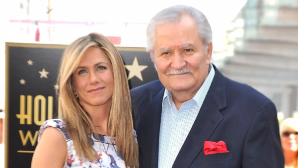 Jennifer Aniston's Father Passes away 