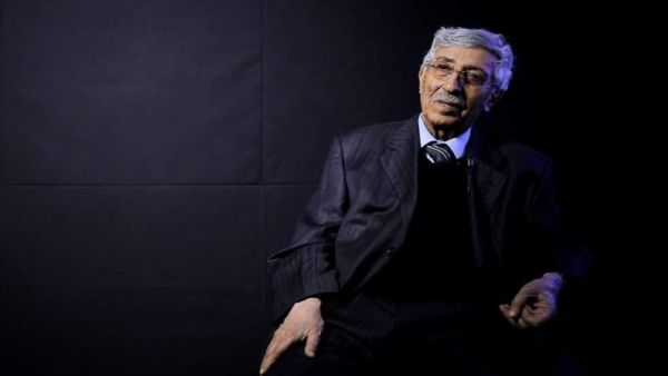 عبدالعزيز المقالح الشاعر اليمني في ذمة الله
