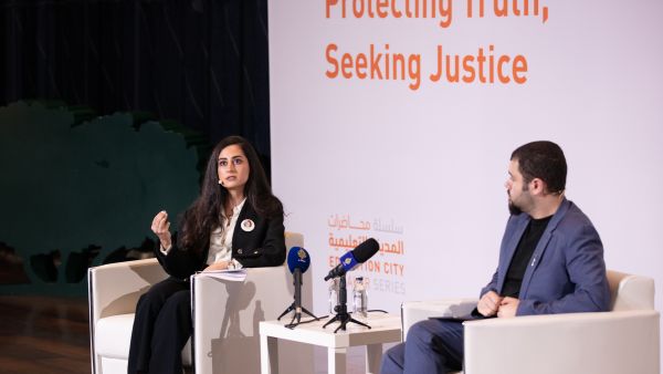 مُناصرة في قضايا العدالة الاجتماعية تحثّ الشباب على النظر بعيون ناقدة من أجل اكتشاف الحقيقة عبر سلسلة محاضرات المدينة التعليمية التابعة لمؤسسة قطر