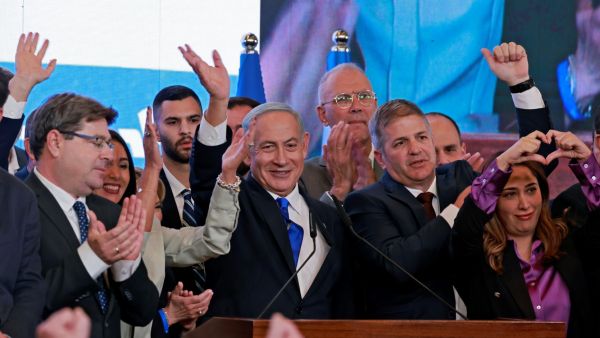 بنيامين نتنياهو حصل على دعم 64 من أعضاء الكنيست (أ ف ب)
