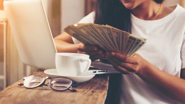 6 Websites that will pay you $10 a day from your home