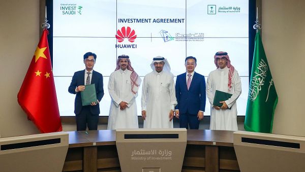«وزارة الاتصالات» و «هواوي السعودية» تُوَقِّعَانِ مذكرة تفاهم للتعاون في مجال الاتصالات وتقنية المعلومات