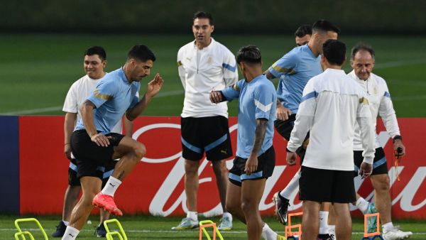 أوروغواي مهددة بالخروج المبكر من كأس العالم (المصدر: أ ف ب)