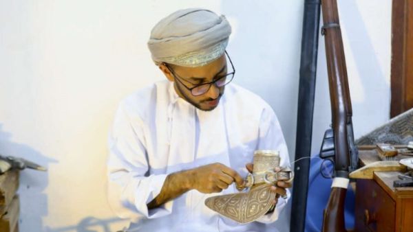 الخناجر الفضية.. هوية ثقافية في سلطنة عمان