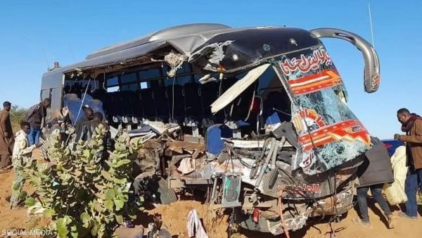 انحراف حافلة على طريق سريع في مدينة أم درمان السودانية