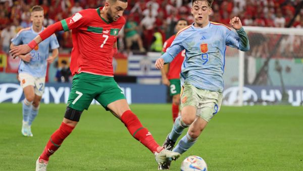 المغرب تهدد مرمى أوناي سيمون حارس مرمى إسبانيا (المصدر: أ ف ب)