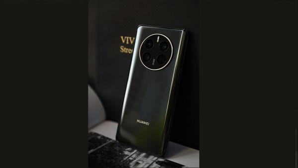 هاتف HUAWEI Mate50 Pro الذكي يجمع بين التصميم الأنيق والمزايا الاستثنائية