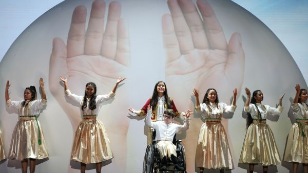 صاحبة السمو الشيخة موزا تشهد حفل افتتاح مهرجان دريشة للفنون الأدائية