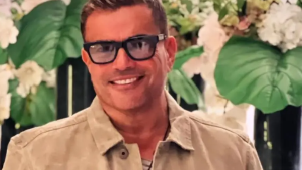 Amr Diab wishes his fans a happy new year and releases Single.