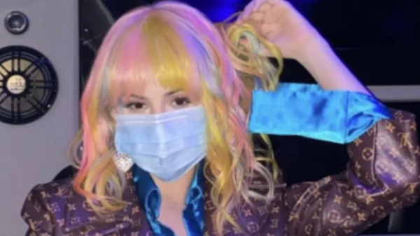 With her rainbow color hair, Selena Gomez shocks her fans