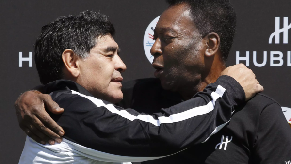  Late Argentinian football legend Diego Maradona (L) Pele (R)